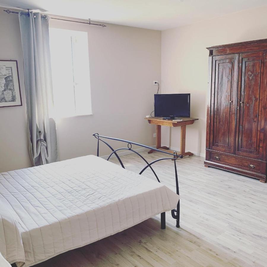 La Chiusa Bed And Breakfast มอนติเคียรี ภายนอก รูปภาพ